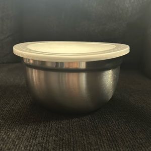Set of mixing bowls